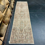 2’6 x 9’9 Classic Vintage Runner Muted Beige, Tan & Green