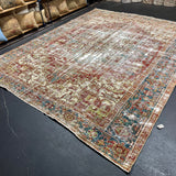 9’ x 11’3 Classic Vintage Rug Muted Grays, Reds, Blues, Greens 5320