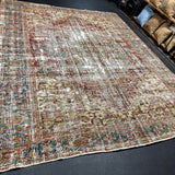9’ x 11’3 Classic Vintage Rug Muted Grays, Reds, Blues, Greens 5320