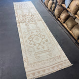 3’ x 12’2 Vintage Herki Runner Cream & Light  Brown 5520