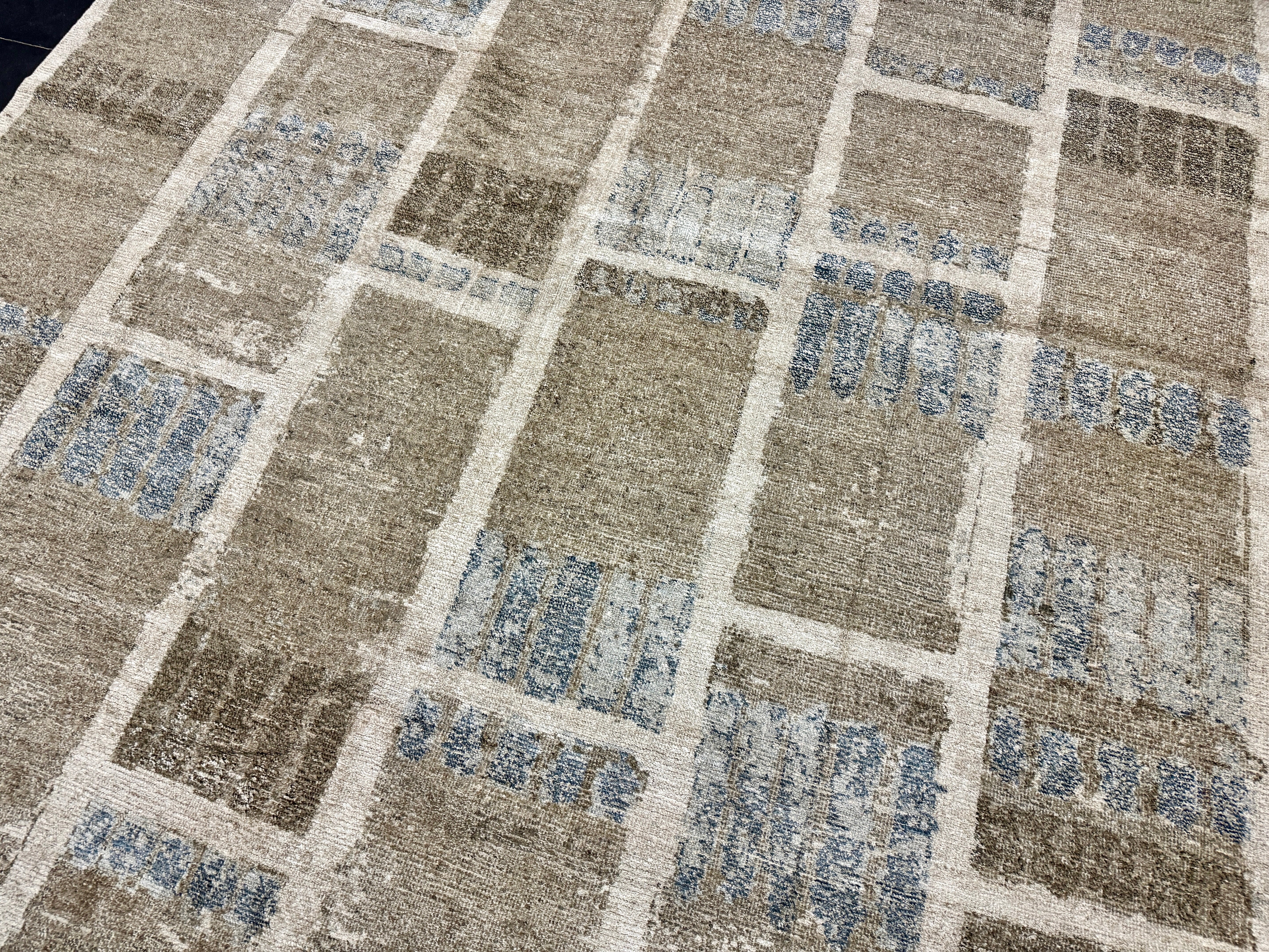9’3 x 12’ Swedish Style Rug Pure Distressed Silk, Organic Wool + Allo Muted Taupe, Camel, Denim & Silver LB31 Linda's Barn