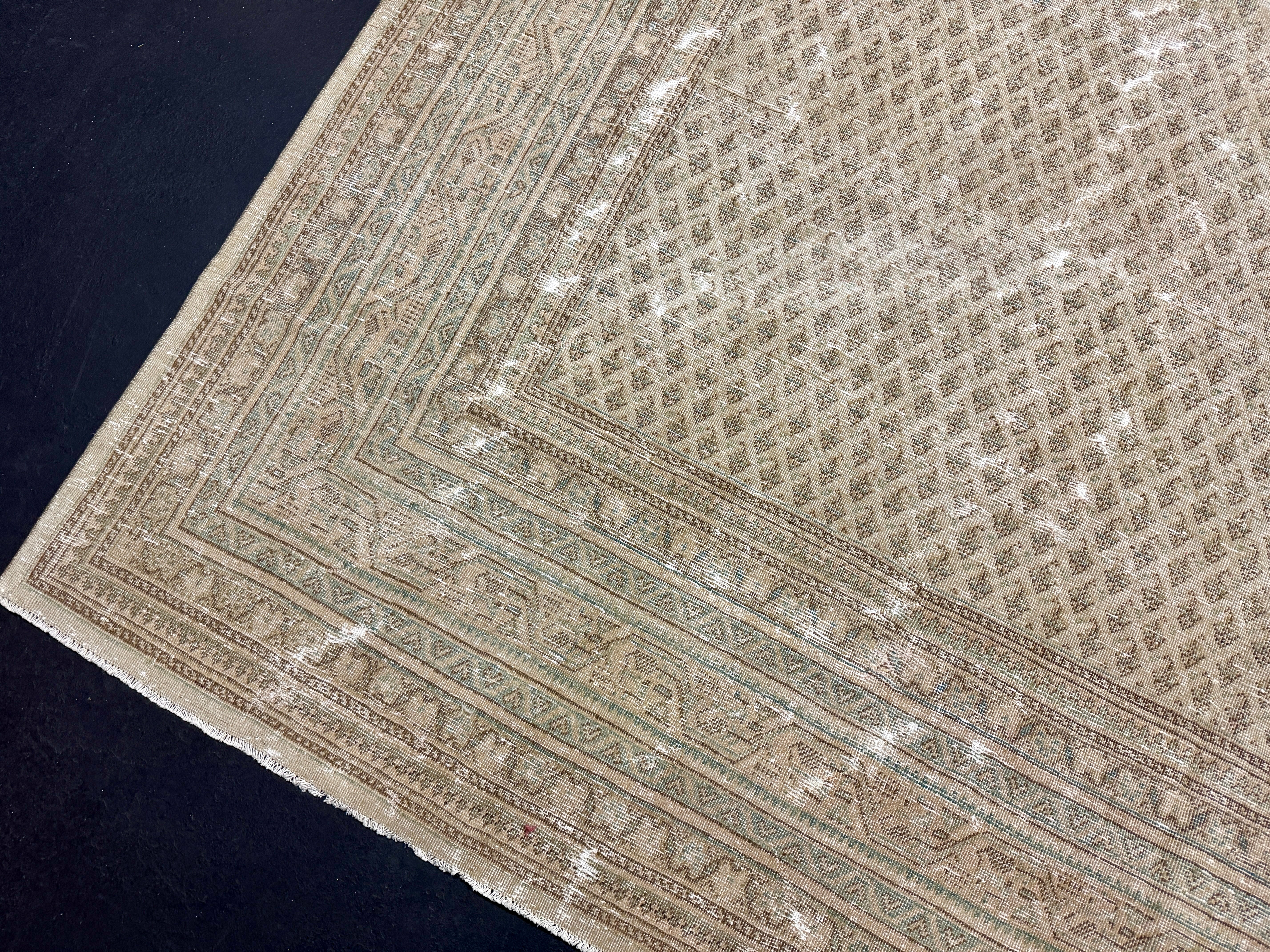 9’ x 11’  Classic Vintage Rug Muted Beige, Bronze & Sea Blue 5772 Linda's Barn