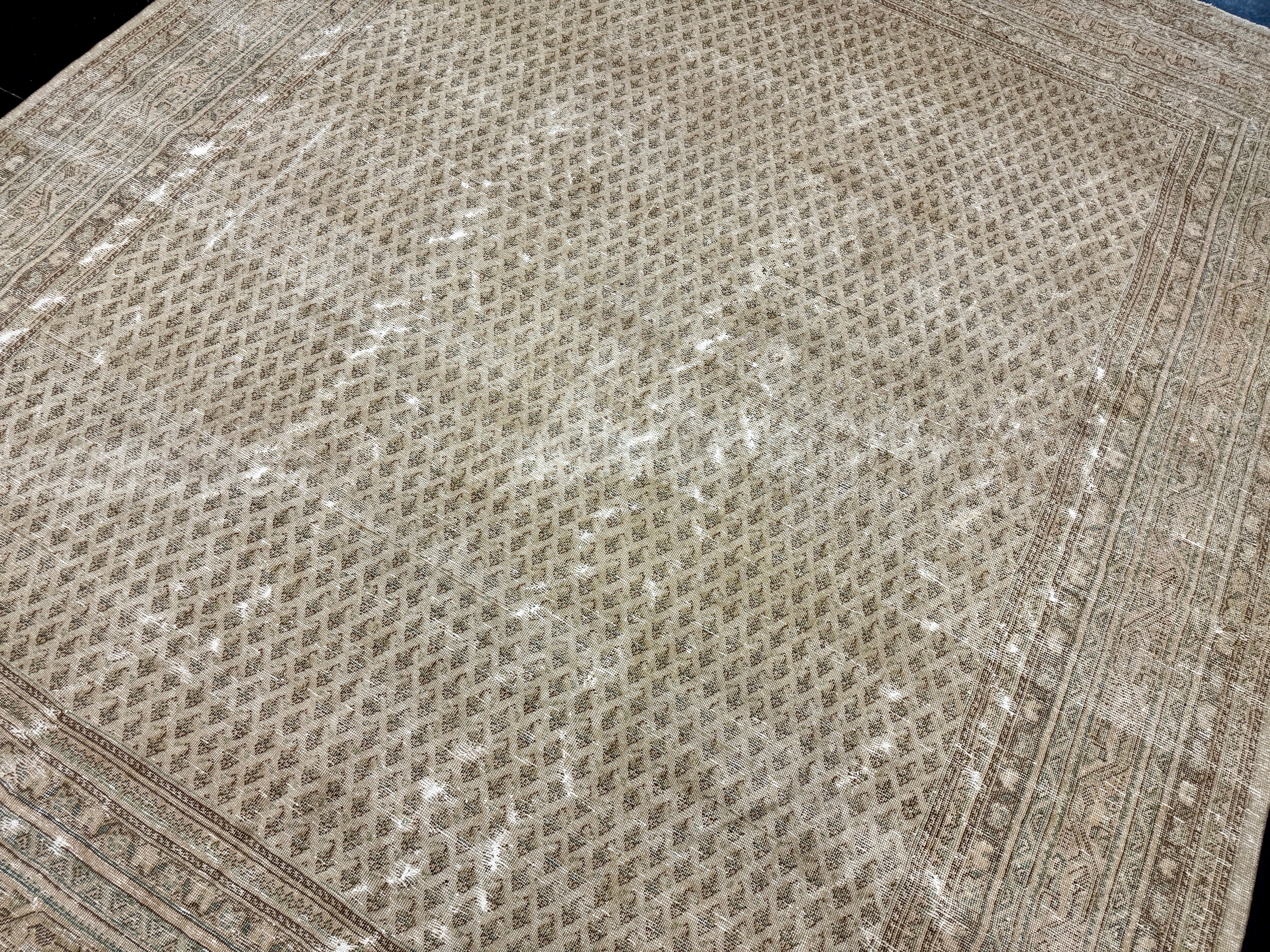 9’ x 11’  Classic Vintage Rug Muted Beige, Bronze & Sea Blue 5772 Linda's Barn