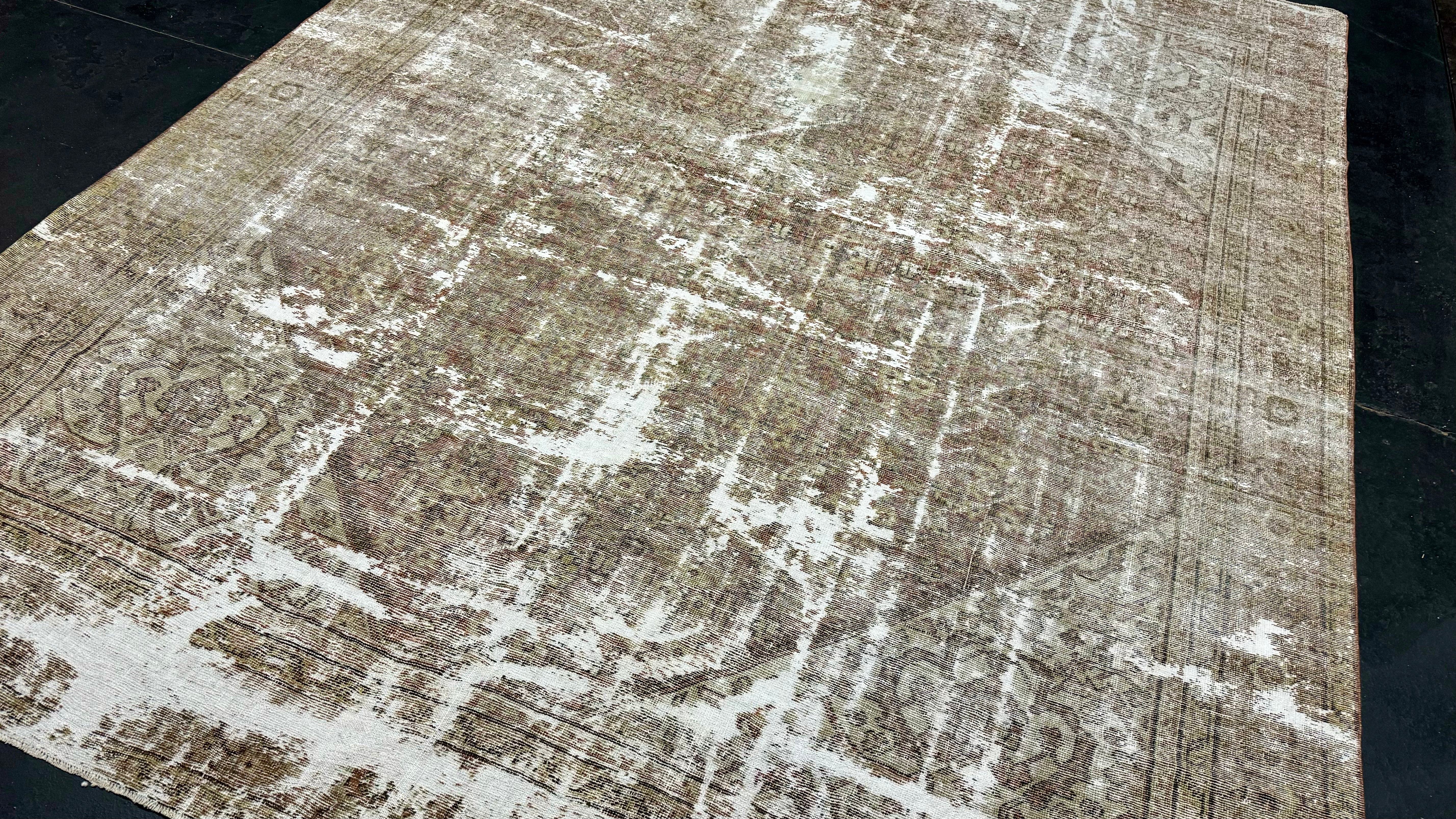 Muted Grey Rug 8’5 x 10’3 Classic Antique Rug Muted Gray & Red '5633 – Linda's Barn