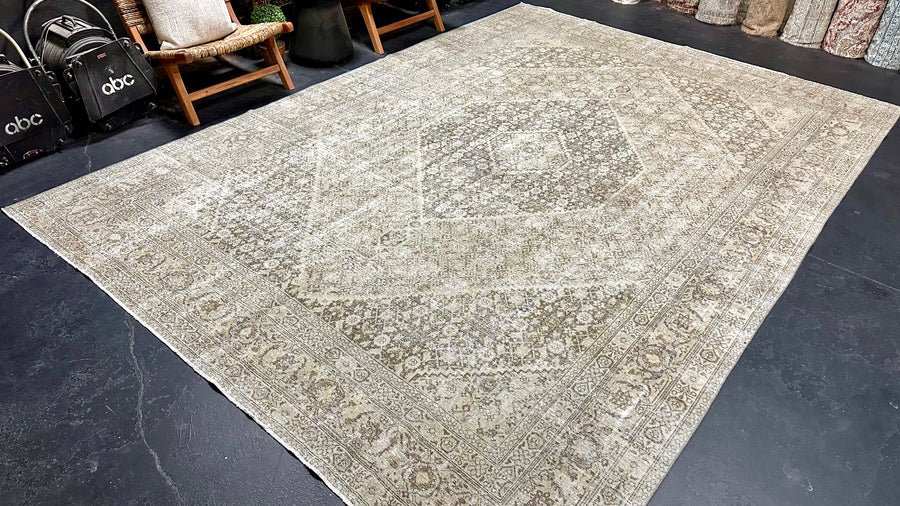 8’9 x 12’8 Classic Vintage Rug Muted Charcoal, Greige & Camel