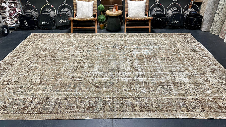 8’6 x 12’8 Classic Vintage Rug Muted Tan, Brown & Sea Blue