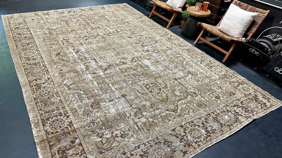 8’6 x 12’8 Classic Vintage Rug Muted Tan, Brown & Sea Blue