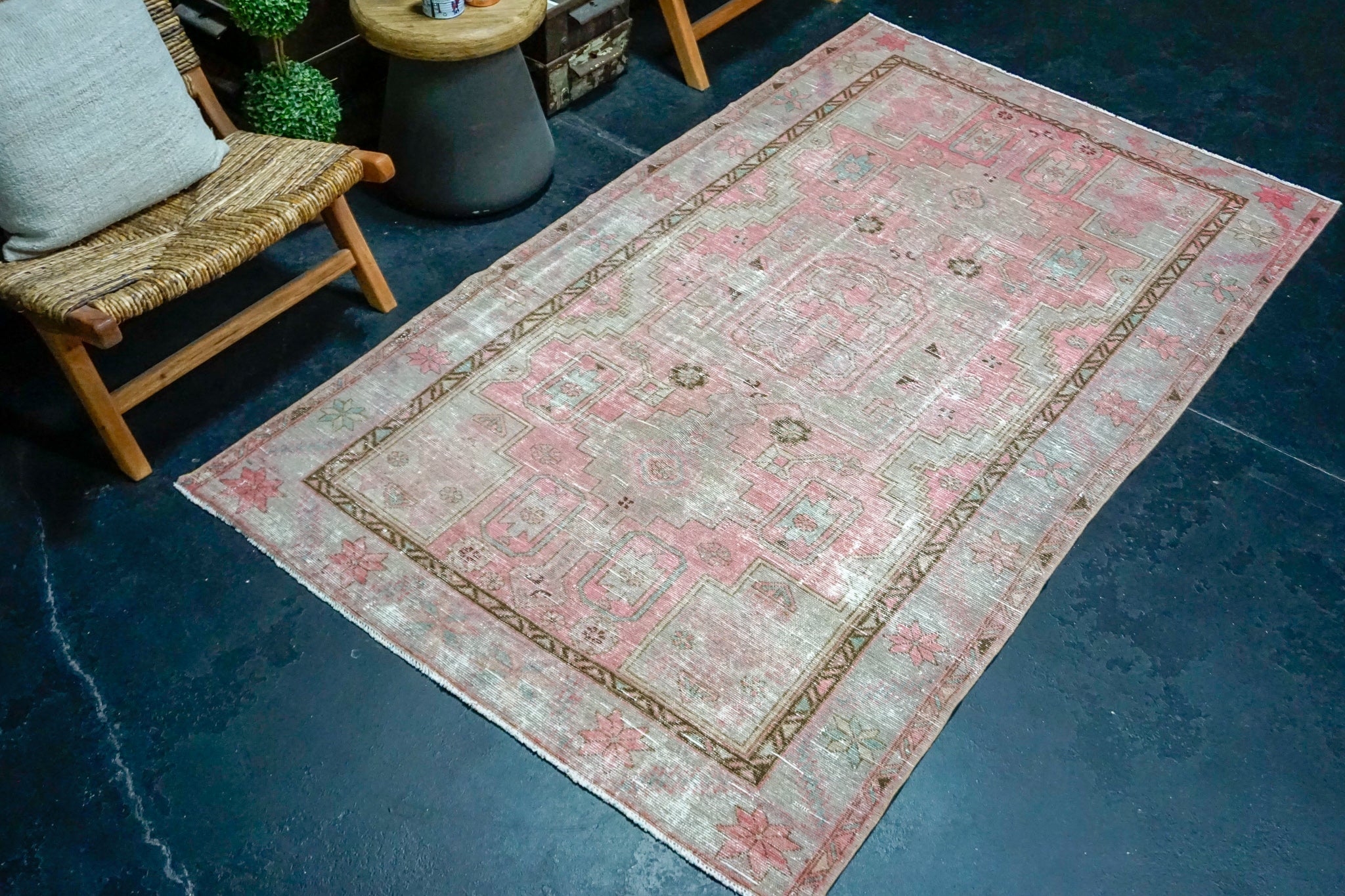 4’5 x 7’5 Classic Vintage Carpet Muted Pink + Mauve Rug '4044 Linda's Barn