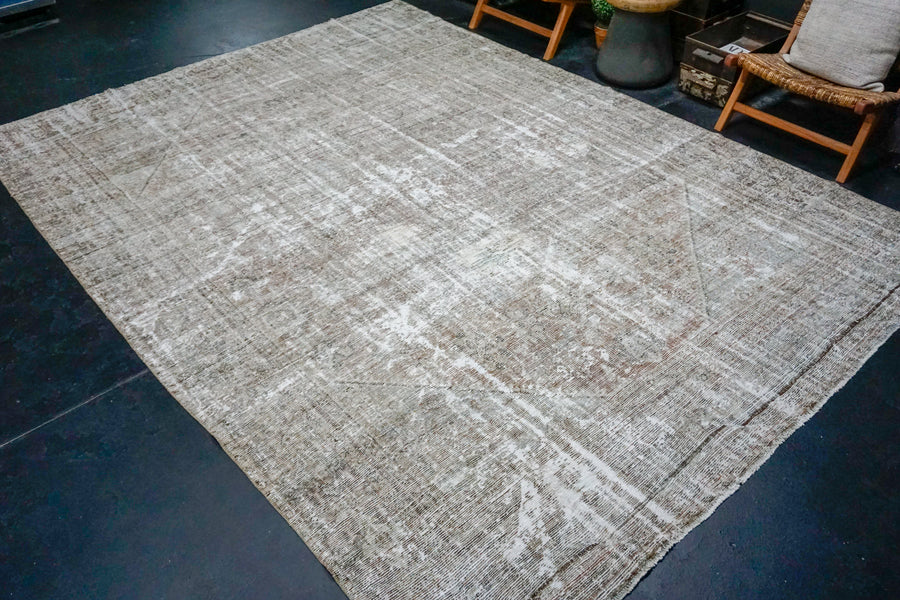 8’9 x 11’10 Classic Antique Rug Muted Gray, White & Brown Carpet SB