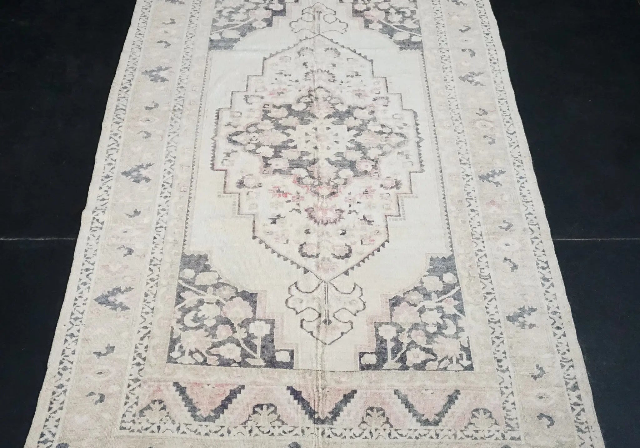 5’8 x 10’1 Oushak Rug White, Pink and Black SB '2569 Linda's Barn