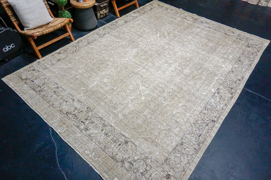 8’2 x 11’7 Classic Vintage Rug Muted Beige, Sage + Brown 60’s Carpet SB