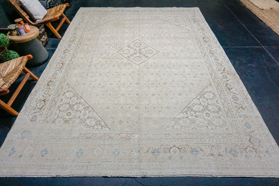 8’11 x 12’7 Classic Vintage Rug Muted Light Denim Blue, Ivory Beige and Lt Brown SB