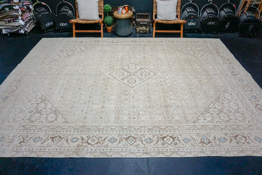 8’11 x 12’7 Classic Vintage Rug Muted Light Denim Blue, Ivory Beige and Lt Brown SB