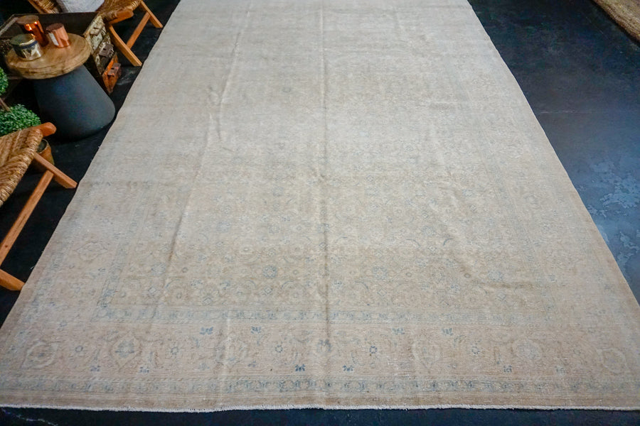 8’4 x 11’6 Classic Vintage Rug Cream + Blue 60’s Carpet