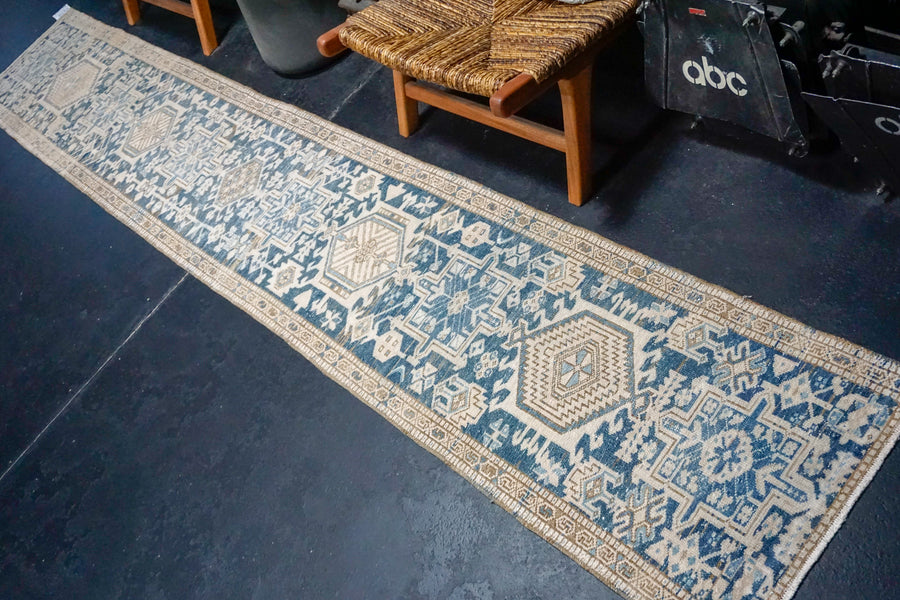 1’11 x 12’3 Classic Vintage Runner Denim Blue and Ivory SB – Linda's Barn