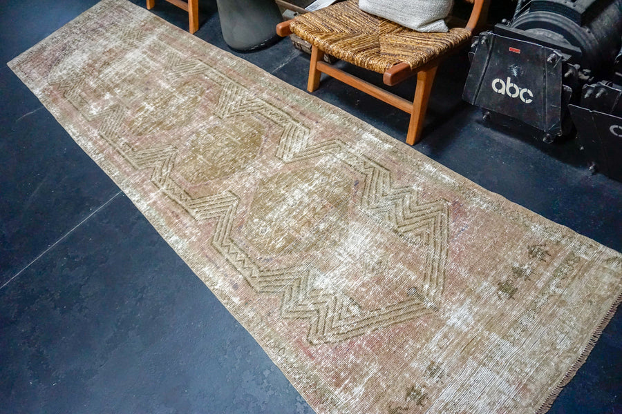 3’1 x 12’5 Classic Vintage Runner Camel, Blush Rose + Bronze SB