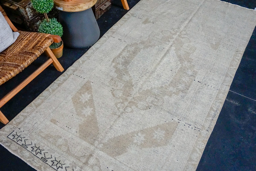 4’3 x 8’8 Oushak Rug Muted Oyster Shell and Linen Beige Vintage Carpet