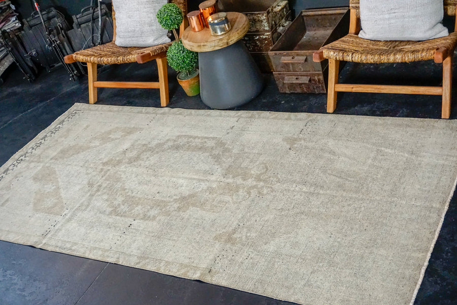 4’3 x 8’8 Oushak Rug Muted Oyster Shell and Linen Beige Vintage Carpet