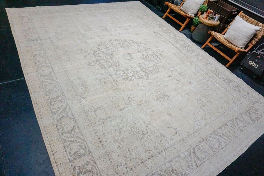 9’11 x 13’5 Classic Vintage Oushak Rug Muted Beige and Aubergine