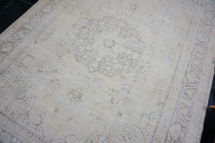 9’11 x 13’5 Classic Vintage Oushak Rug Muted Beige and Aubergine