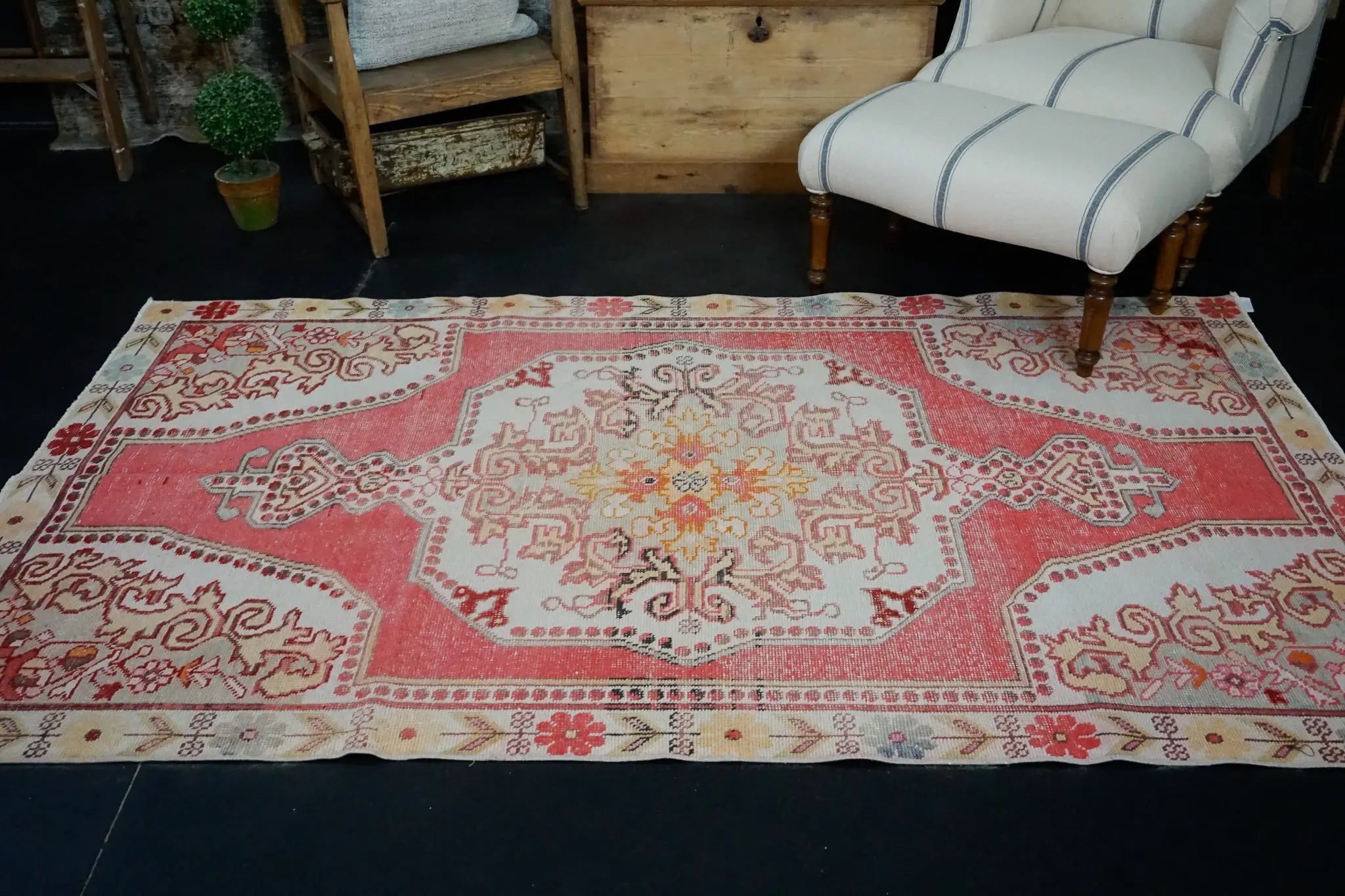 4’5 x 7’8 Vintage Oushak Runner Coral Pink, Vanilla and Cream '2512 Linda's Barn