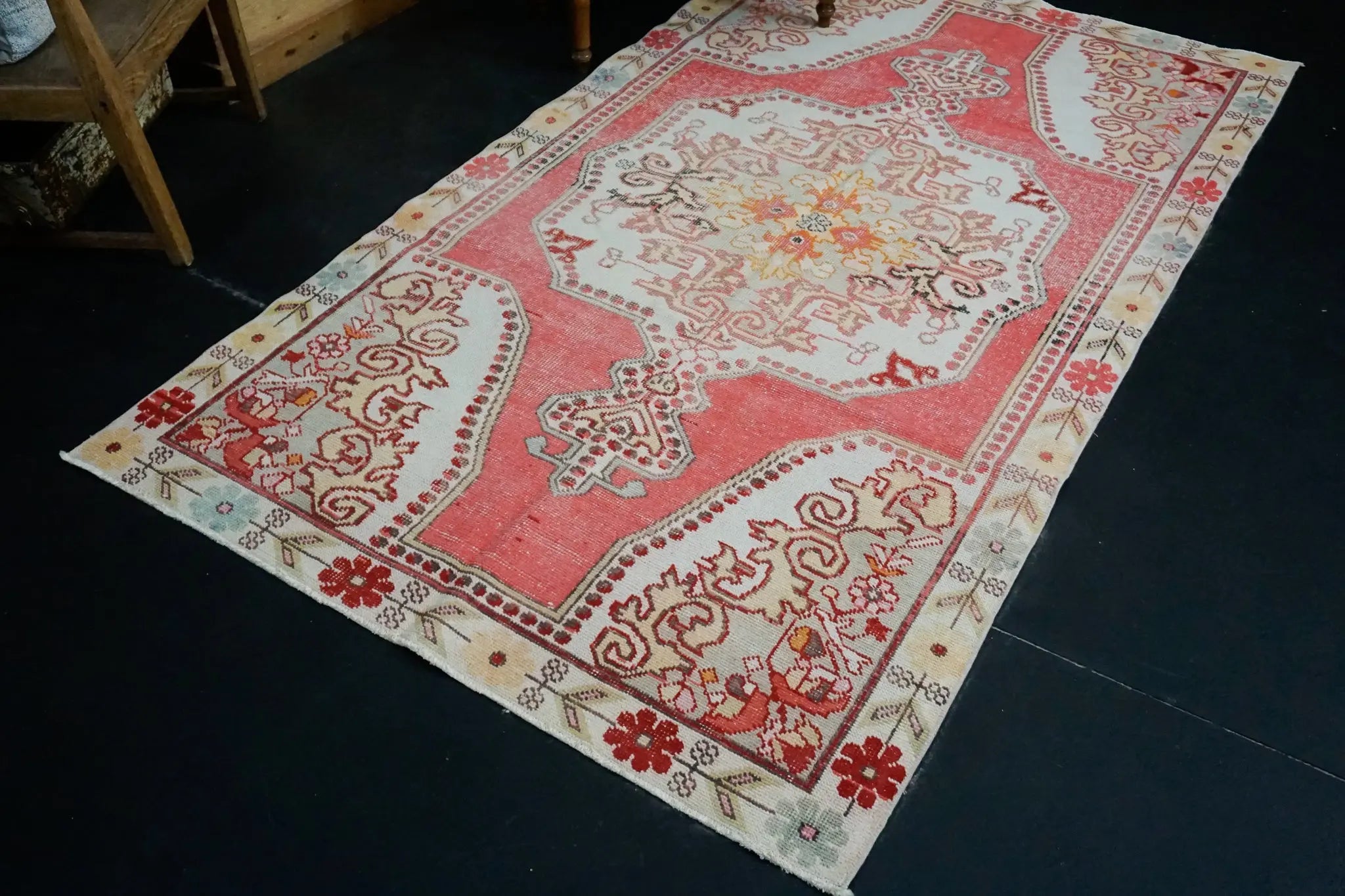 4’5 x 7’8 Vintage Oushak Runner Coral Pink, Vanilla and Cream '2512 Linda's Barn