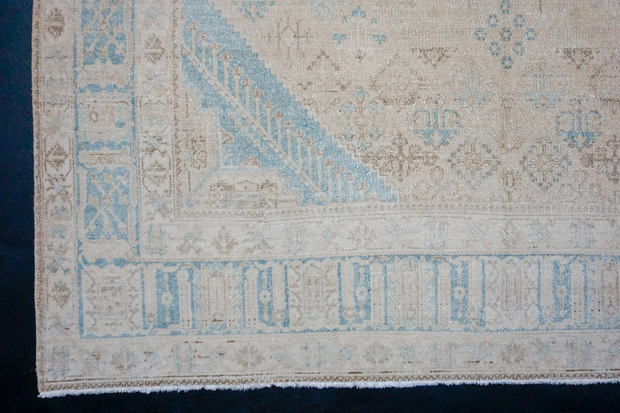 7’6 x 10’4 Classic Vintage Carpet Muted Sky Blue + Beige SB