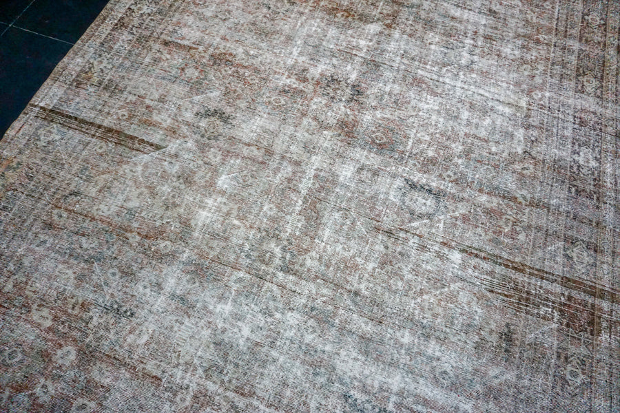 10’ x 13’7 Classic Vintage Rug Muted Black, Rust, Gray + Slate SB