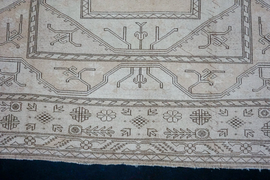 8’6 x 11’6 Classic Vintage Rug Muted Beige + Gray