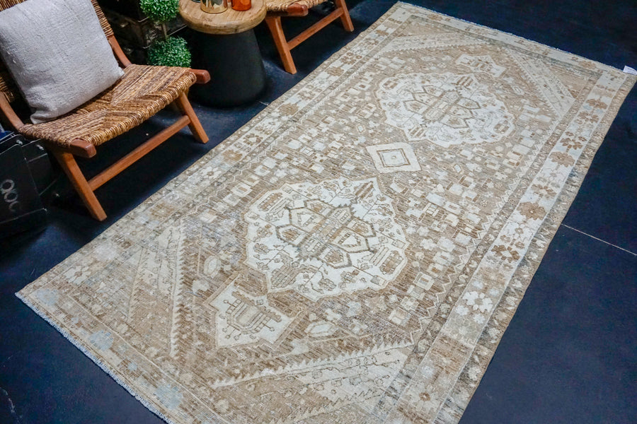4’8 x 9’10 Classic Vintage Rug Muted Cream, Eggshell Blue + Camel SB
