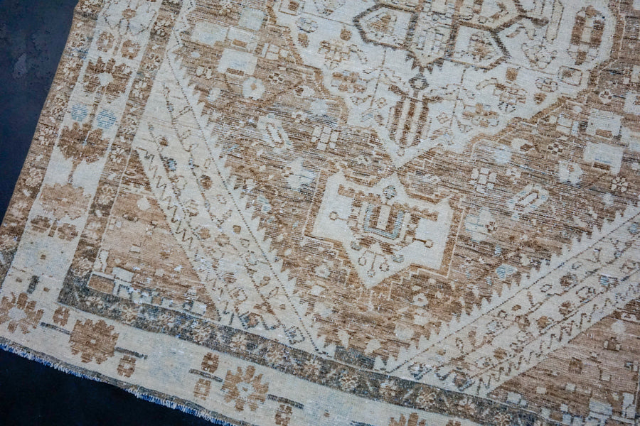 4’8 x 9’10 Classic Vintage Rug Muted Cream, Eggshell Blue + Camel SB