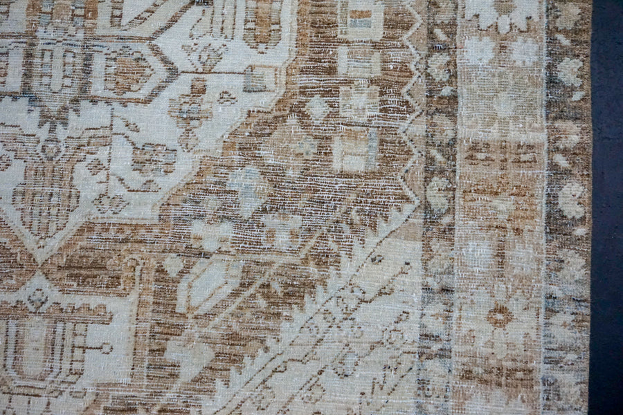 4’8 x 9’10 Classic Vintage Rug Muted Cream, Eggshell Blue + Camel SB
