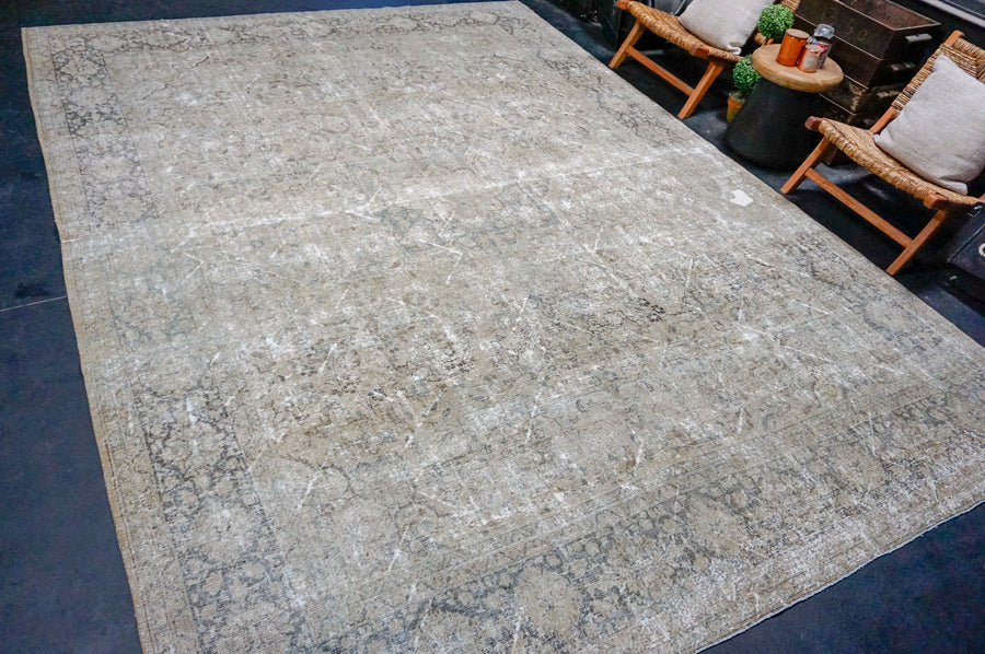 9’4 x 12’9 Classic Vintage Rug Muted  Greige, Blue + Espresso SB