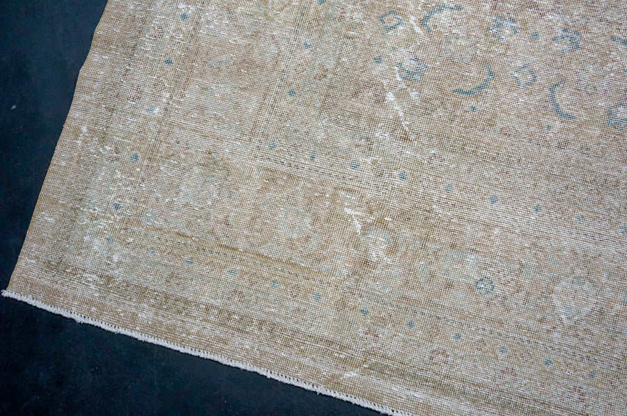 9’9 x 13’5 Classic Vintage Rug Muted Greige, Blue + Camel SB