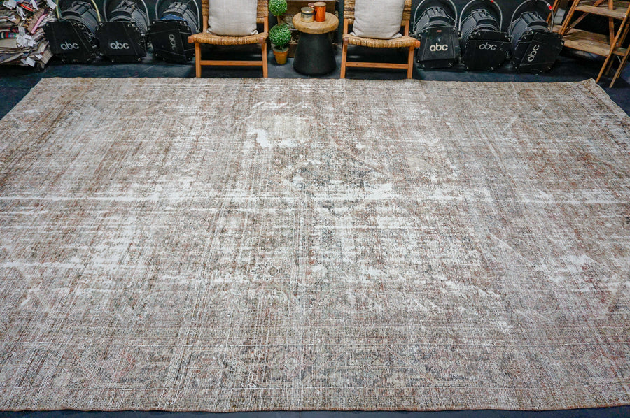 9’8 x 16’9 Classic Antique Rug Muted Black, Gray & Copper SB