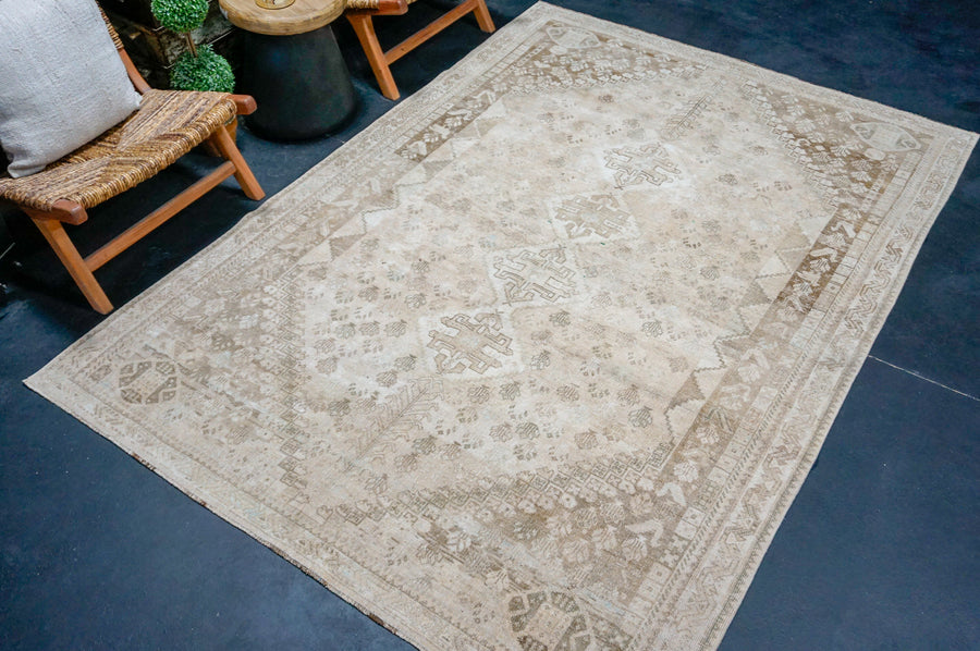 5’9 x 8’4 Classic Vintage Rug Beige, Blush + Brown SB