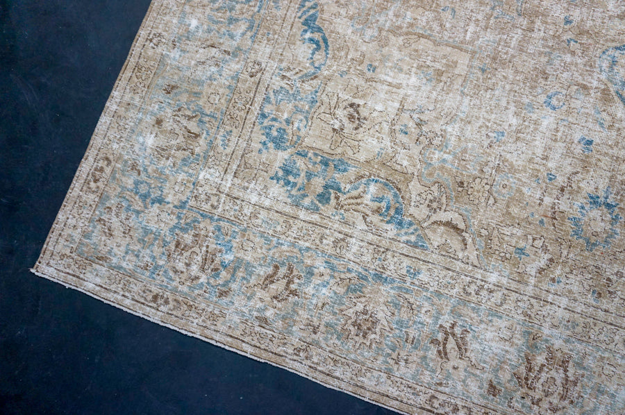 8’9 x 12’7 Classic Semi Antique Rug Muted Beige & Denim Blue
