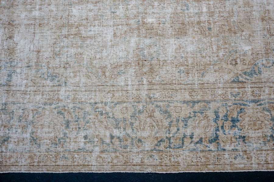 8’9 x 12’7 Classic Semi Antique Rug Muted Beige & Denim Blue