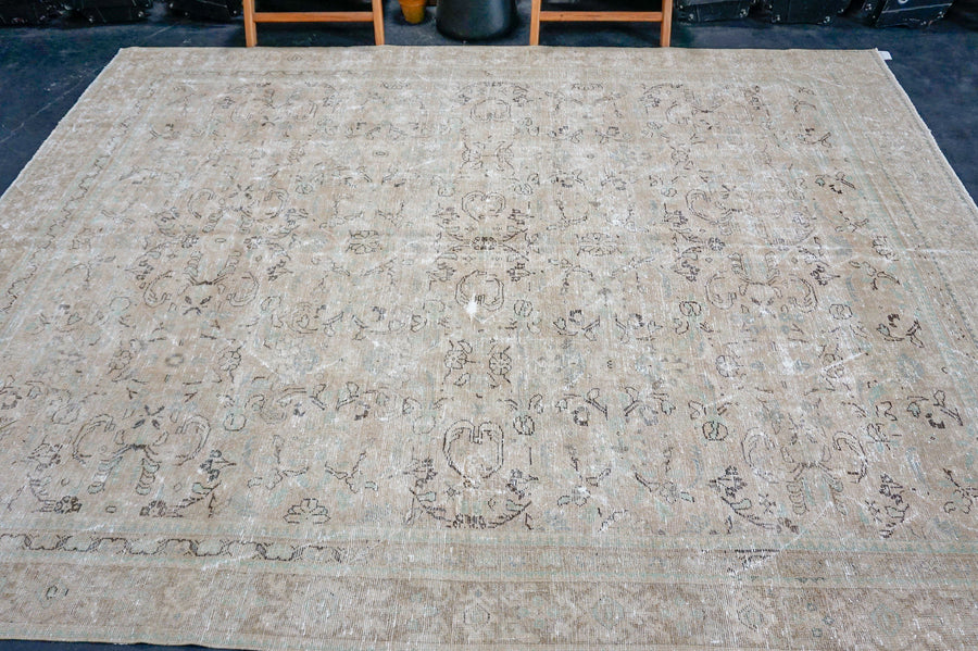 9’1 x 11’8 Classic Vintage Carpet Greige & Sea Foam