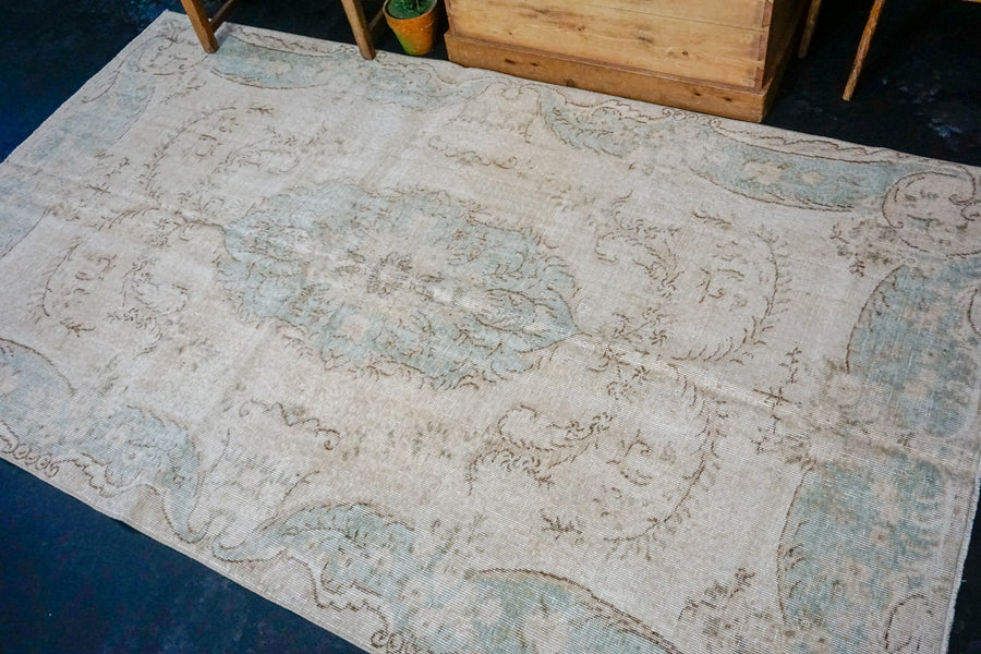 4’9 x 8’1 Vintage Turkish Oushak Rug Aubusson Design Blue and Beige