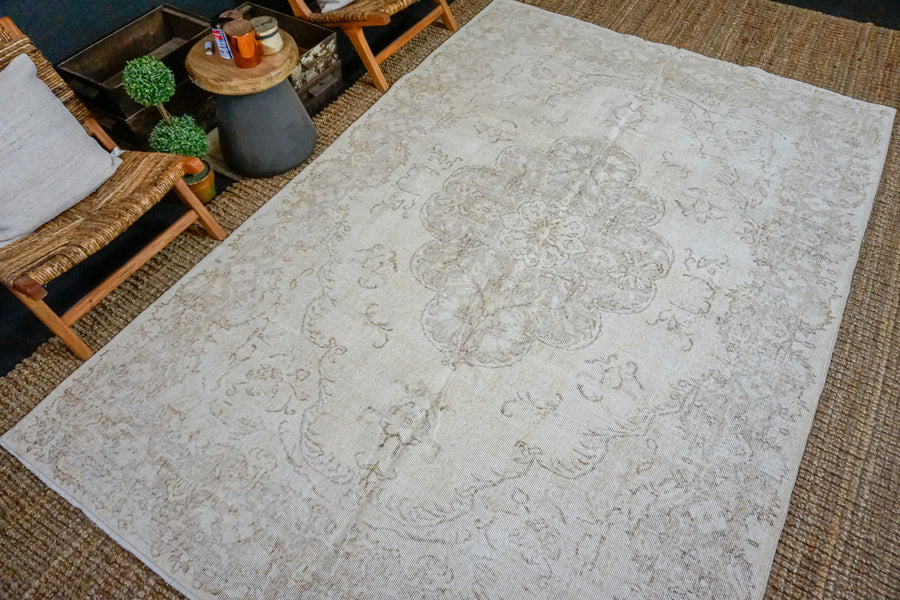 6’8 x 9’11 Vintage Oushak Rug Sand Beige + Muted Brown Carpet