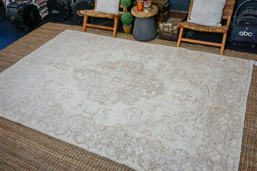 6’8 x 9’11 Vintage Oushak Rug Sand Beige + Muted Brown Carpet