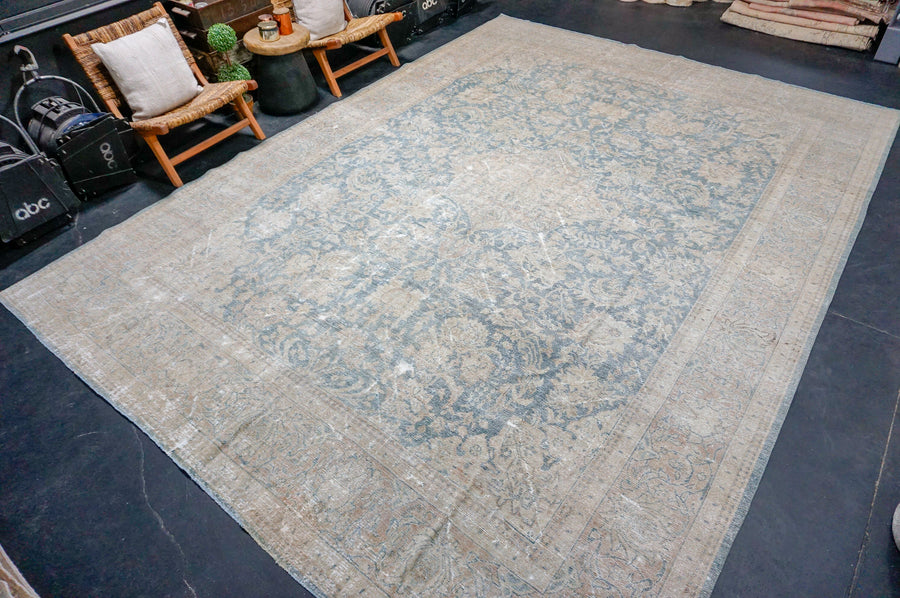 10’2 x 14’ Classic Antique Carpet Muted Greige, Denim & Copper SB