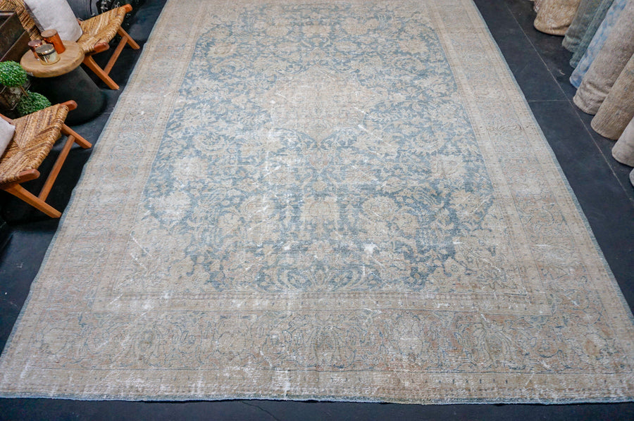 10’2 x 14’ Classic Antique Carpet Muted Greige, Denim & Copper SB