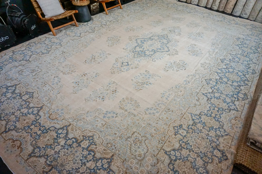 13’2 x 20’2 Classic Vintage Rug Muted Beige + Blue Carpet SB