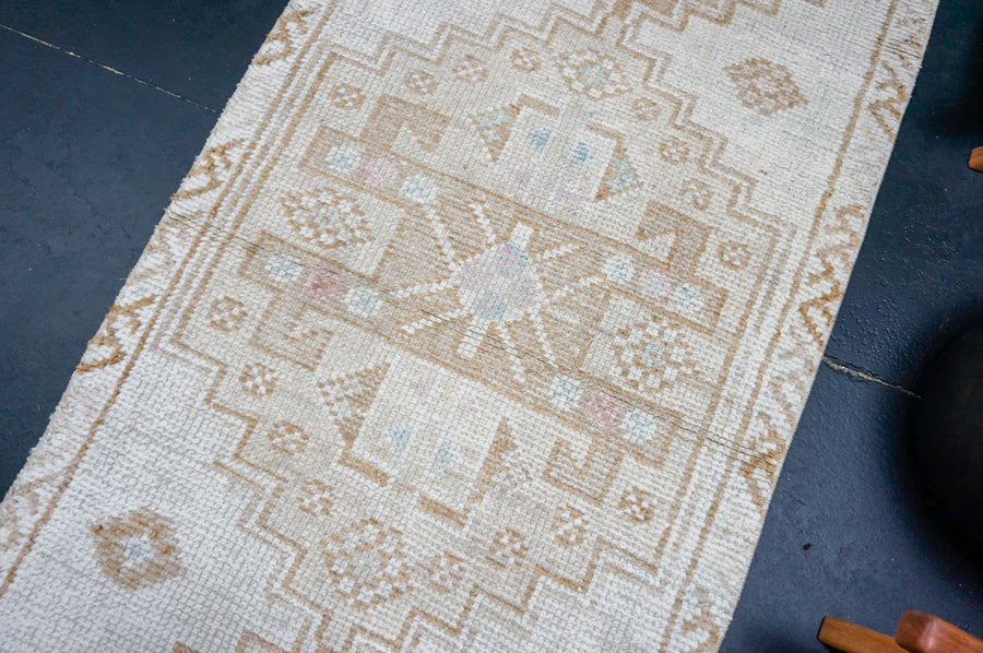 3’3 x 11’ Vintage Herki Runner Cream & Light Brown