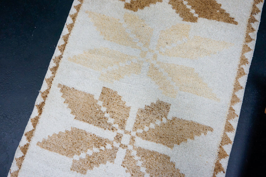 3’1 x 11’10 Vintage Herki Runner Cream, Ecru & Warm Brown