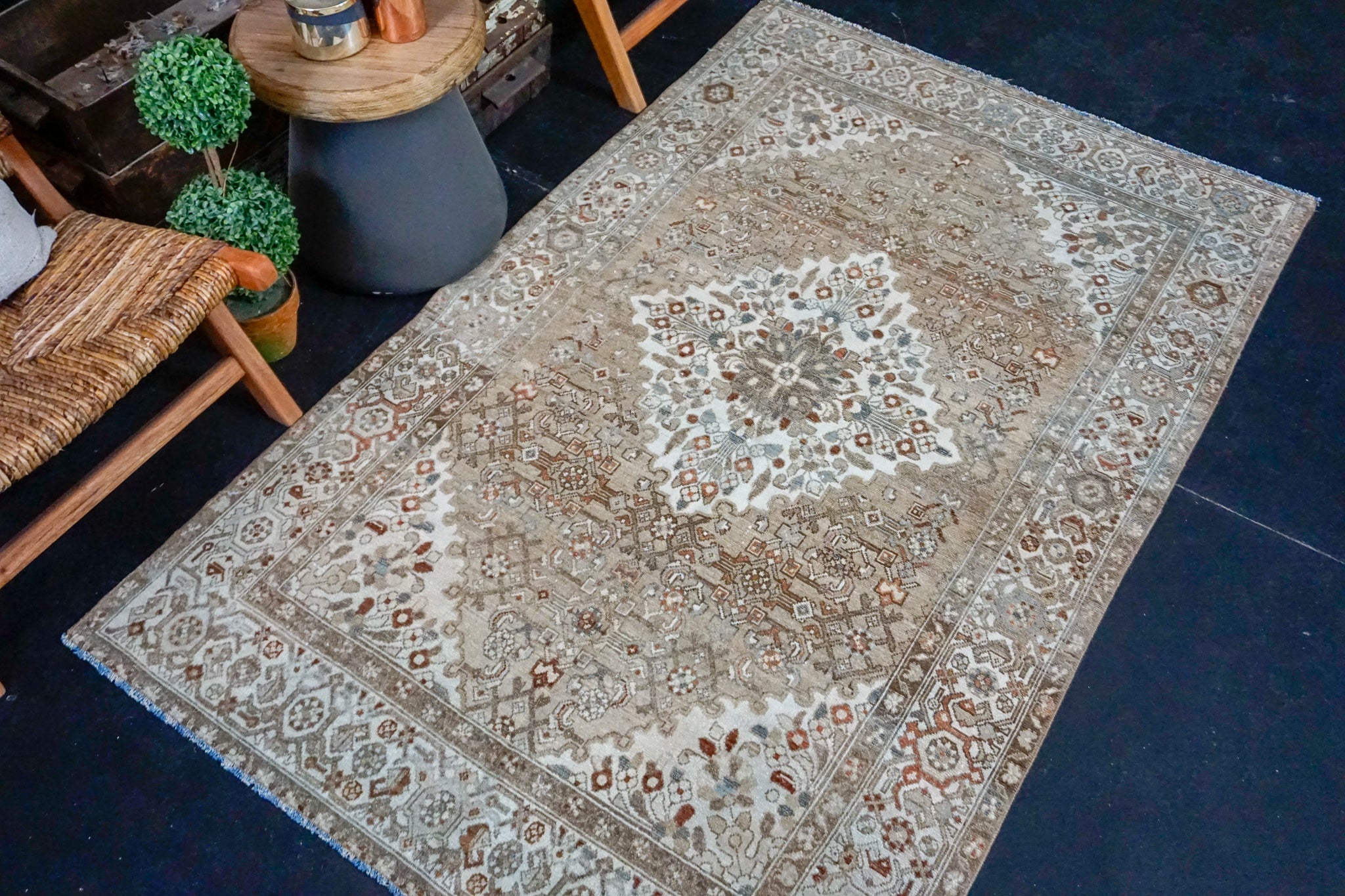 4’2 x 6’8 Classic Vintage Rug Muted Beige, Green + Copper Carpet SB '3723 Linda's Barn