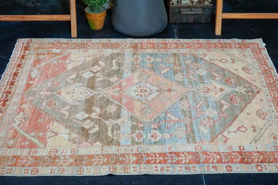 4’6 x 5’5 Classic Vintage Rug Muted Blue, Salmon + Ecru Carpet