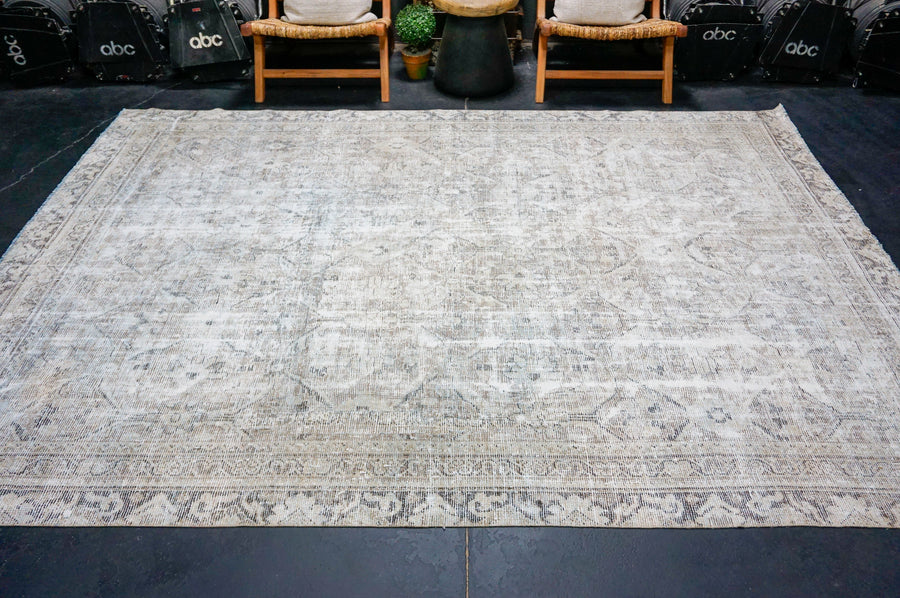 7’7 x 10’4 Classic Vintage Rug Very Muted Gray, Bronze & Blue